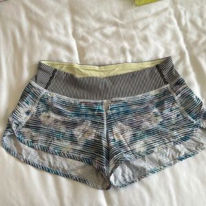 Lululemon Speed Short 2.5”, EUC, Size 6